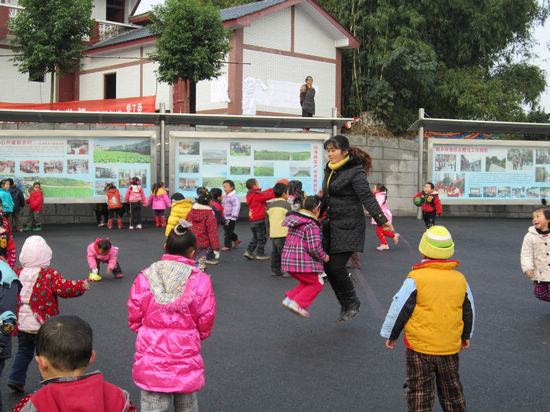 華陽街道：積極營造新農(nóng)村建設(shè)文化氛圍(圖1)