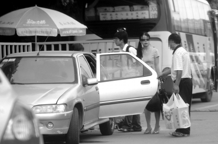 宜賓擬開通城際包車應對上百輛"黑車"(圖2)