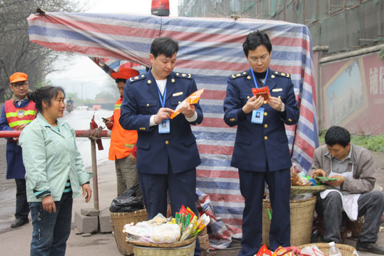 納溪區(qū)專項(xiàng)治理321國(guó)道沿線食品安全