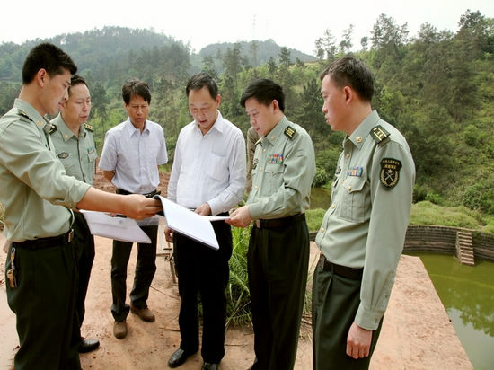 陳萬春檢查指導(dǎo)全市國防動(dòng)員綜合教育訓(xùn)練基地建設(shè)(圖1)