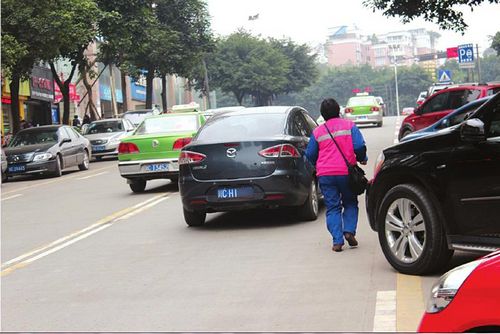 自貢試點停車差別化收費近1月 逃費多 費難收(圖2)