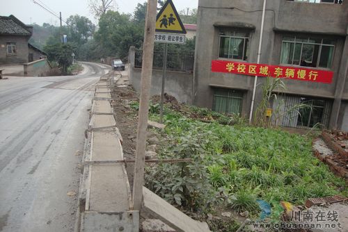 華陽街道：高度重視校園安全(圖1)