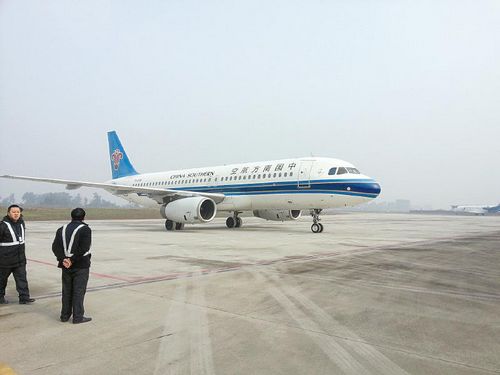 川南機(jī)場最大機(jī)型飛機(jī)A320首降瀘州 可載160人(圖1)