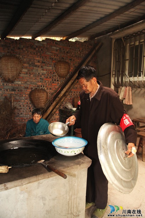 瀘州:七旬老夫妻義務(wù)護(hù)林9年(圖6)