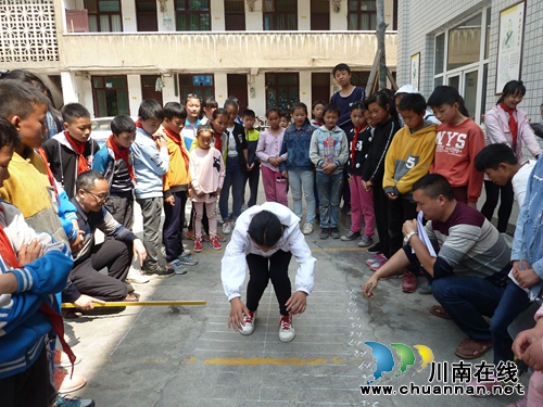 敘永縣分水鎮(zhèn)中心小學校成功舉辦2018年春季運動會(圖2)