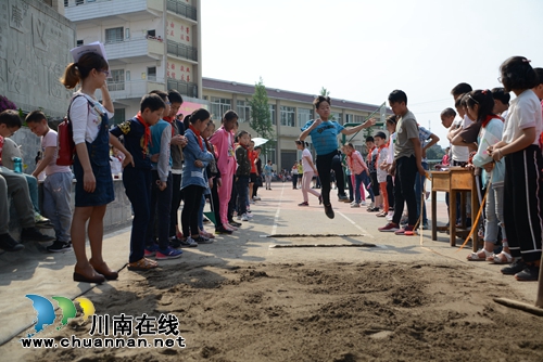 合江縣虎頭鎮(zhèn)中心校舉行第二十六屆田徑運(yùn)動(dòng)會(huì)(圖1)