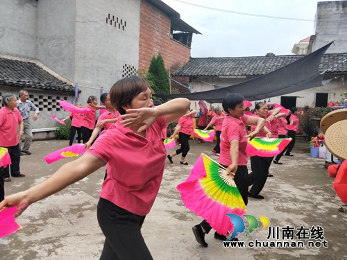 瀘縣立石鎮(zhèn)結合“三下鄉(xiāng)”深入推進“四禮新風進萬家”活動(圖1)