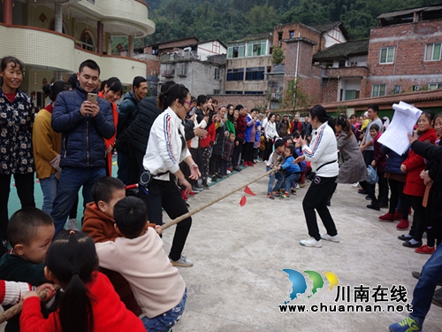 敘永縣向林鎮(zhèn)中心幼兒園舉行親子運(yùn)動(dòng)會(huì)(圖1)