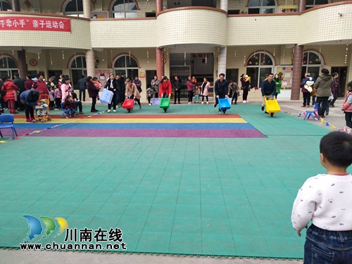 敘永縣向林鎮(zhèn)中心幼兒園舉行親子運(yùn)動(dòng)會(huì)(圖2)