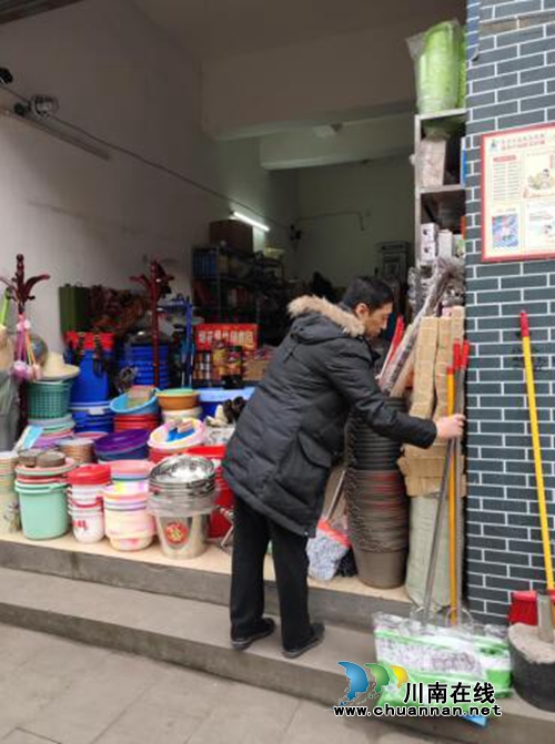 龍馬潭區(qū)特興街道開展鞏固“創(chuàng)文”成果整治行動(圖1)