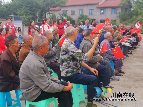 情暖重陽(yáng)節(jié) 瀘州市老年大學(xué)慰問(wèn)幸福村敬老院(圖10)