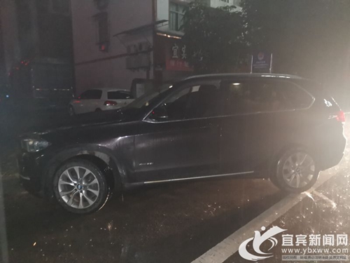 宜賓：行人被撞肇事車開溜 警方2小時(shí)擒住司機(jī)