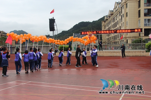 敘永縣敘永鎮(zhèn)中心校：舞龍運動進校園 民族文化薪火傳(圖2)