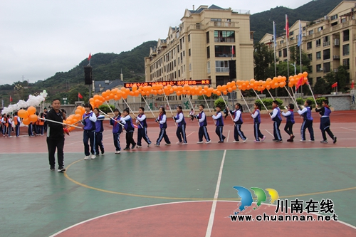 敘永縣敘永鎮(zhèn)中心校：舞龍運動進校園 民族文化薪火傳(圖5)