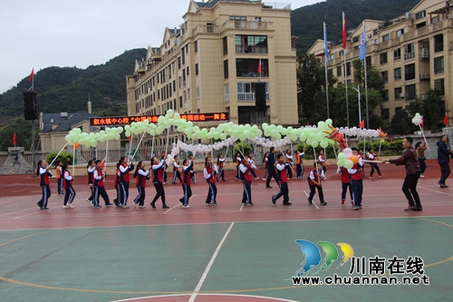 敘永縣敘永鎮(zhèn)中心校：舞龍運(yùn)動(dòng)進(jìn)校園 民族文化薪火傳