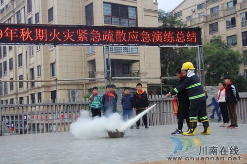 敘永鎮(zhèn)中心校：消防演練敲響警鐘 安全教育常抓不懈(圖2)