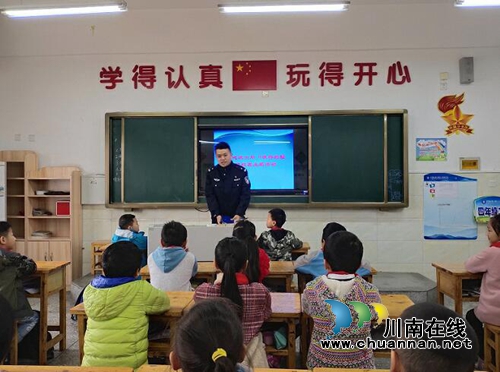 龍馬潭區(qū)蓮花池派出所民警走進(jìn)玉帶河學(xué)校開展法治宣傳活動(圖1)