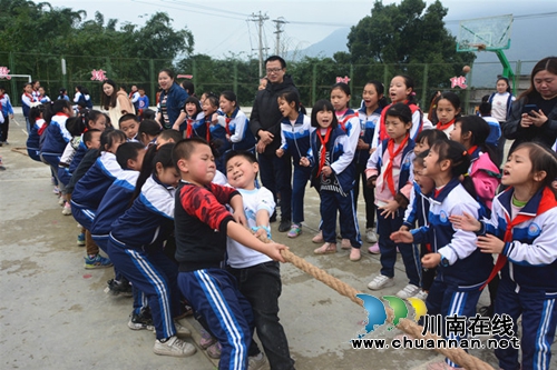 敘永縣大石鎮(zhèn)中心小學(xué)校舉行2019年冬季運動會(圖1)