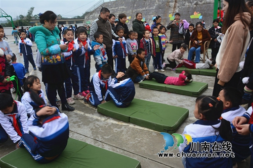 敘永縣大石鎮(zhèn)中心小學(xué)校舉行2019年冬季運動會(圖2)