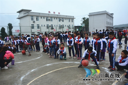 敘永縣大石鎮(zhèn)中心小學(xué)校舉行2019年冬季運動會