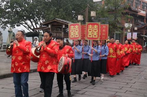 宜賓：倡導(dǎo)文明婚戀新風(fēng)尚 青年集體婚禮舉行(圖3)