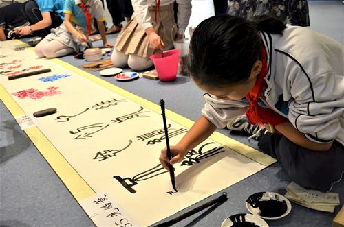 瀘州市第四屆中小學(xué)生書(shū)法繪畫作品展開(kāi)幕(圖3)