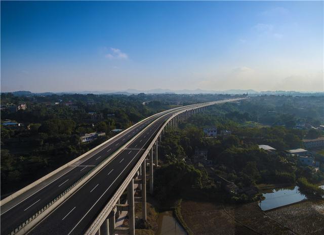 川渝兩地又增一條高速！榮昌至瀘州（四川境）高速公路建成(圖1)