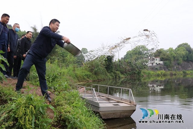 龍馬潭區(qū)魚塘街道開展2020年龍溪河流域魚塘段漁業(yè)增殖放流活動(圖2)