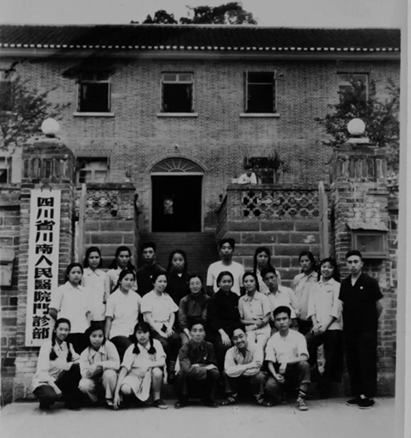 【70年·時移境遷】西南醫(yī)大附院的這幾個門診部，勾起您多少回憶呢？(圖4)