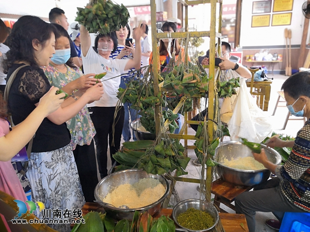 自己親手包黃粑、做油紙傘、調(diào)制國窖1573，爽不爽？(圖5)