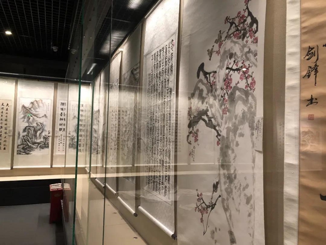 “磅礴烏蒙?奔康圓夢(mèng)”云貴川三省五市州書畫攝影聯(lián)展在瀘州舉行(圖3)