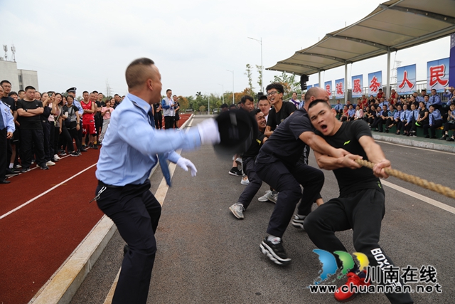 瀘縣舉辦 “忠勇鐵軍衛(wèi)龍城 .鑄魂揚威展英姿”警體運動會(圖3)