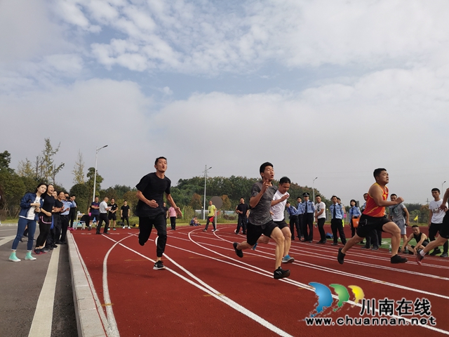 瀘縣舉辦 “忠勇鐵軍衛(wèi)龍城 .鑄魂揚威展英姿”警體運動會(圖6)