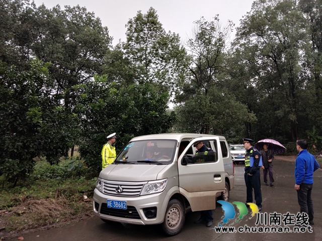 瀘縣百和鎮(zhèn)開展道路交通“五統(tǒng)一、五聯(lián)動”聯(lián)合執(zhí)法行動(圖3)