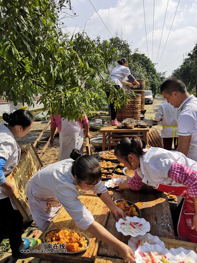 龍馬潭區(qū)特興街道舉辦“九九重陽節(jié)慶典” 800余名老人參加(圖4)