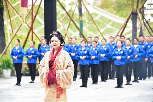 郎酒重陽(yáng)下沙丨吳家溝生態(tài)釀酒區(qū)啟用，董卿來(lái)現(xiàn)場(chǎng)了！(圖15)