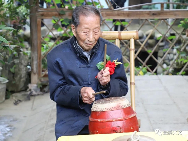 宜賓百歲老人過(guò)生日！現(xiàn)場(chǎng)發(fā)生這一幕令人……(圖11)