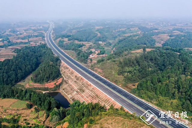 成宜高速90分鐘全線跑完！雙向6車道 年底試通車運營(圖6)