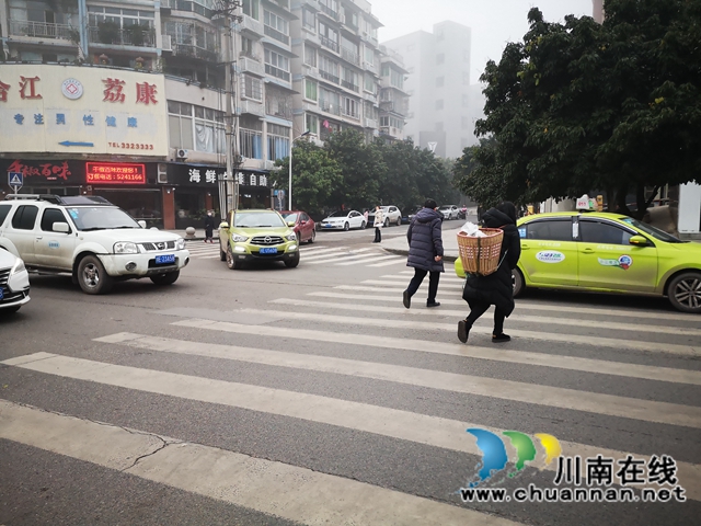 合江少岷路：早高峰秩序井然，綠色出行成美麗風(fēng)景(圖5)