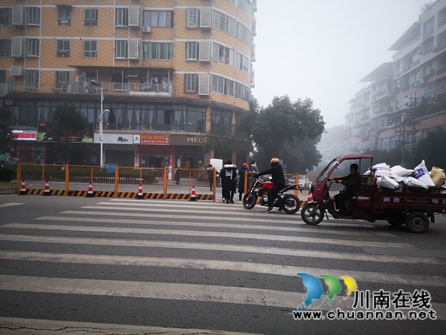 合江少岷路：早高峰秩序井然，綠色出行成美麗風(fēng)景(圖4)