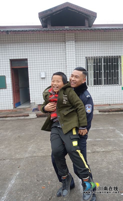 用我零花錢，給你送溫暖！瀘州市少年警校開展暖冬行(圖11)