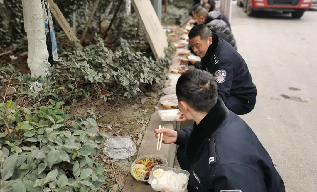 半年布網(wǎng)、輾轉(zhuǎn)12省抓捕140人！內(nèi)江警方破獲一起驚天大案(圖8)