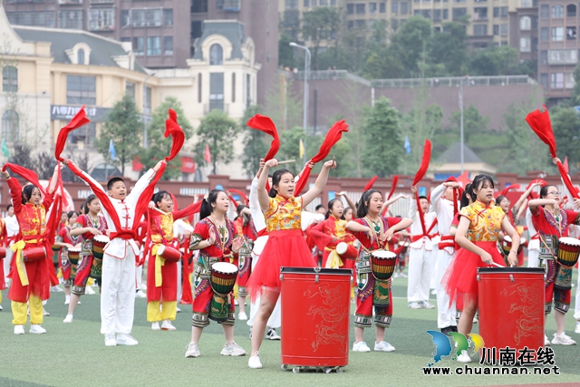 龍馬潭這場8000余名師生參與的活動，讓全國知名專家數(shù)度哽咽！(圖4)