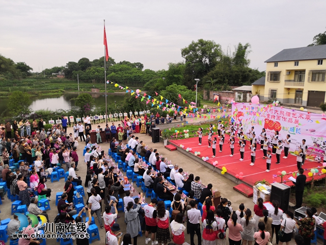 六一節(jié)特稿∣三省兒童畫熊貓，萬(wàn)千大愛(ài)匯安民(圖1)