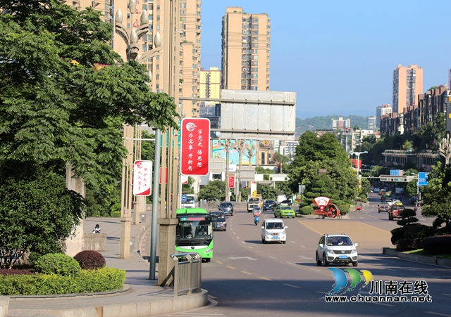 合江：大街小巷“黨旗紅”，喜迎“七·一”氛圍濃(圖2)