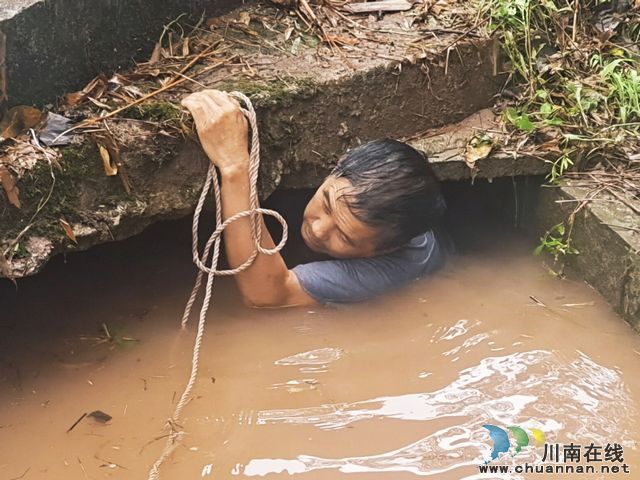 瀘縣百和鎮(zhèn)：黨旗飄揚 干群同心 凝聚防汛排險磅礴力量(圖4)